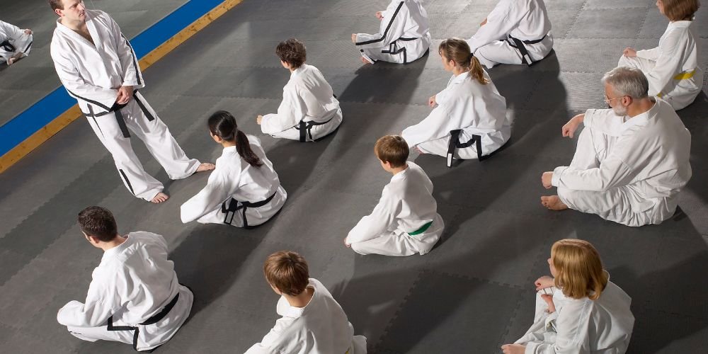 trabajar en un club de artes marciales ajeno o trabajar por mi cuenta en mi propio Dojo